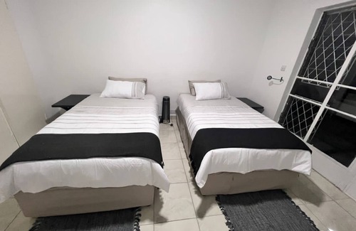 Victoria Falls Otro | Delightful 2-bedroom farmhouse in Victoria Falls