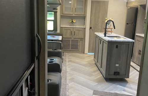Skillman Casa | Delightful 2 Bedroom Camper perched on +4 acres w/ lots of privacy and amenities