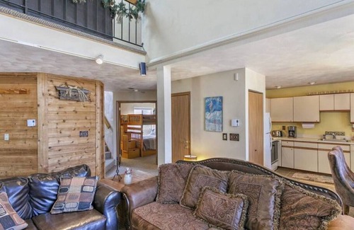 Seven Springs Casa | ESPECTACULAR 2-NIVEL 7 RESORTES CONDOMINIO-SUIZA PUEBLO DE MONTAÑA-3HAB 3BA DORMIR 12