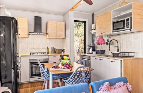 Hartley Otro | Delightful 3-4 BR 2Bath Container Home with views