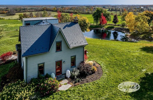 Glencairn Casa | Delightful 4 bedroom 3 bath renovated farmhouse near Creemore