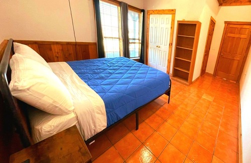 Elmaton Otro | ☆Delightful 4 Bedroom, lake view. Sleep 8-12.☆