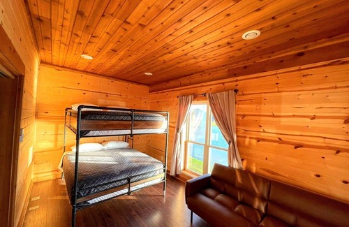 Elmaton Otro | ☆Delightful 4 Bedroom, lake view. Sleep 8-12.☆