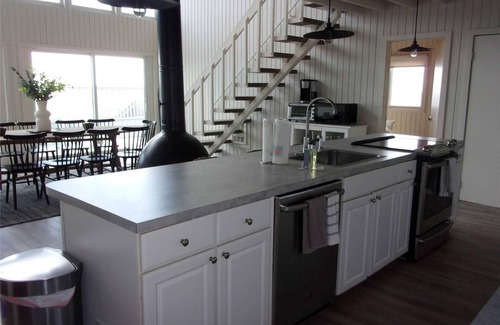 East Quogue Casa | Delightful 8-bedroom house with bedroom AC Directly on the Beach