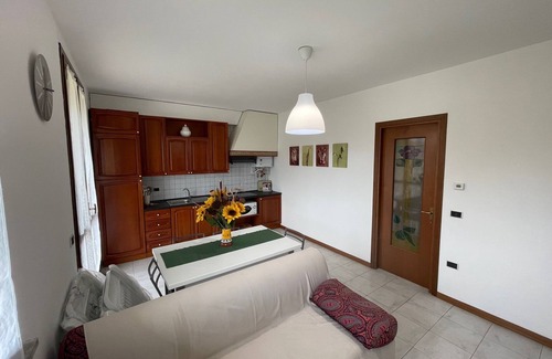 Monvalle Apartamento | Delightful apartment with swimming pool a few steps from the lake
