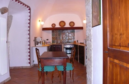 Roccantica Apartamento | Encantador apartamento en la vegetación que cuenta la historia de la Sabina.