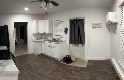 Bay City Apartamento | Delightful apt w/ AC near historic Midland St district