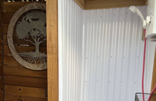 Royse City Alquiler De RV | Delightful Belle Tent on 10 Acres With Private Outdoor Shower!
