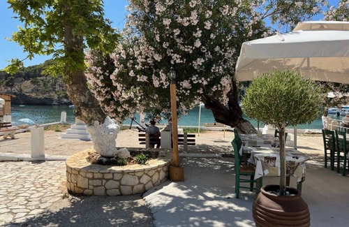 Frourion Apartamento | DELIGHTFUL BOUTIQUE STUDIOS con comentarios de 5 estrellas ¡UBICACIÓN PERFECTA