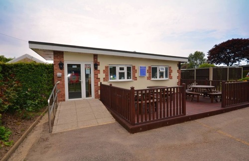 Stalham Chalet De Esquí | Encantador chalet basado en Broadside Chalet Park, Norfolk cerca de Broads & Sea