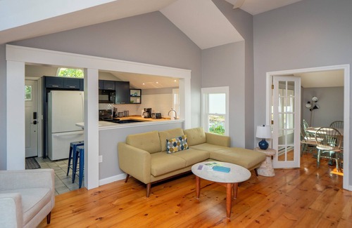Middletown Casa | Delightful, Charming, Oversized 2 bedroom 2 bath Cottage!