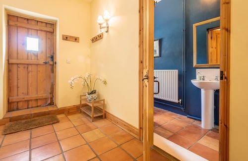 Ipswich Cabaña | Delightful conversion in a country stud with a swimming pool - Stable Cottage