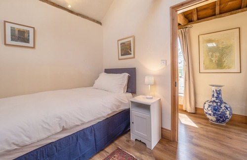 Ipswich Cabaña | Delightful conversion in a country stud with a swimming pool - Stable Cottage