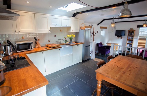 Treen Casa | Delightful Cornish barn; near Pedn Vounder and Porthcurno and Minack Theatre