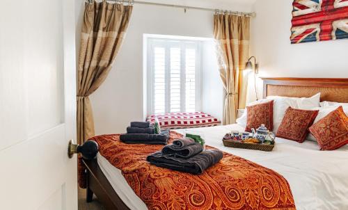 Northleach Casa | Delightful Cotswold Cottage for two, Log Burner, Garden & Dog Friendly