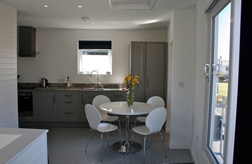 Shaldon Cabaña | Encantadora cabaña en Shaldon Green, a 50 metros de la playa, decoración náutica | Duerme 4-6