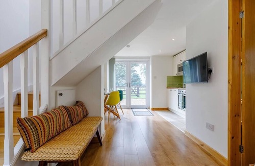 Tatton Park Cabaña | Two bed near Knutsford No Contractors