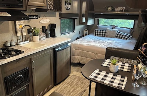 Cottonwood-Verde Village Casa | Delightful Couples Cozy Getaway with 1 bedroom and WiFi, AC in Lovely Cottonwood