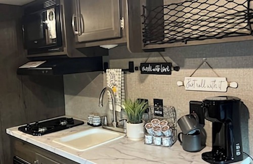 Cottonwood-Verde Village Casa | Delightful Couples Cozy Getaway with 1 bedroom and WiFi, AC in Lovely Cottonwood