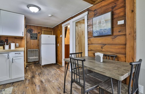 Weirs Beach Cabaña | Delightful Cozy Cottage in Laconia