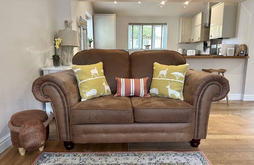 Northleach Cabaña | Delightful detached 2 bedrooms 2 en-suites cottage in the heart of the Cotswolds