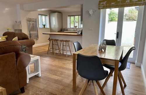 Northleach Cabaña | Delightful detached 2 bedrooms 2 en-suites cottage in the heart of the Cotswolds