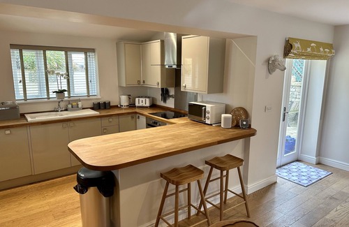 Northleach Cabaña | Delightful detached 2 bedrooms 2 en-suites cottage in the heart of the Cotswolds