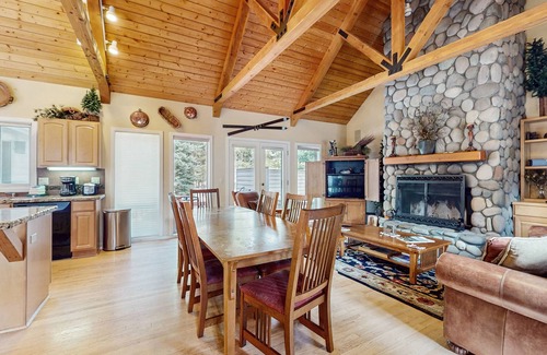 Deer Park Casa | Delightful dog-friendly home w/private hot tub, fireplace, shared pool & tennis