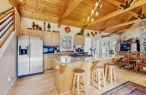 Deer Park Casa | Delightful dog-friendly home w/private hot tub, fireplace, shared pool & tennis