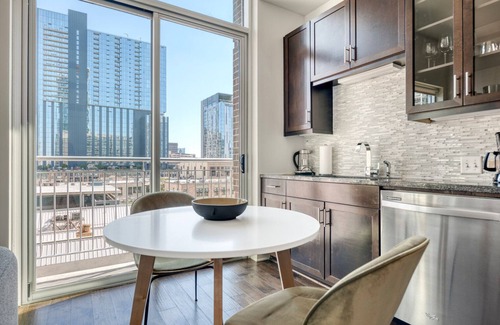 Waller Creek District Apartamento | Delightful Downtown 1BR w/ Pool, Doorman & Gym, nr River, by Blueground