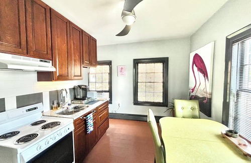 Mystic Casa | Delightful Downtown Mystic Studio!