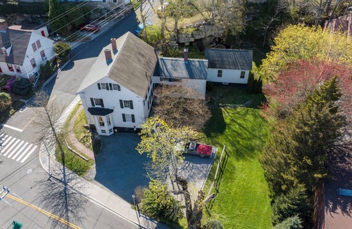 Mystic Casa | Delightful Downtown Mystic Studio!