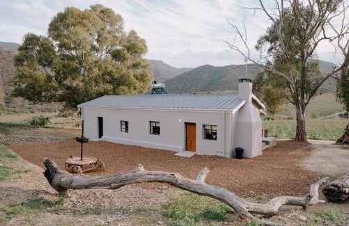 Langeberg Apartamento | Delightful farmhouse with hottub