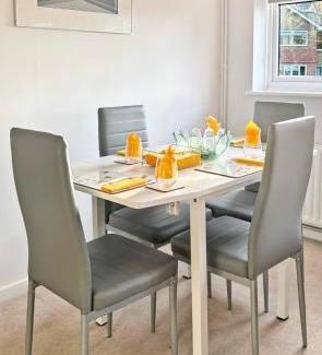 Dorking Apartamento | Delightful first floor two bed apartment five minutes walk from Dorking town centre