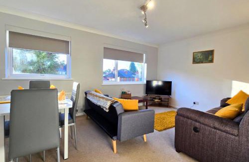 Dorking Apartamento | Delightful first floor two bed apartment five minutes walk from Dorking town centre