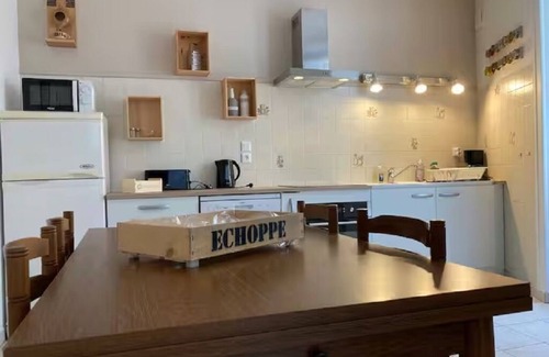 Aubeterre-sur-Dronne Casa | Delightful 2-bedroom townhome in Aubeterre-sur-Dronne ECHOPPE