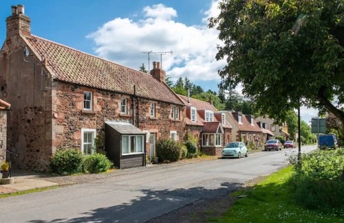 Cockburnspath Cabaña | Delightful Garden Upper Cottage in Oldhamstocks