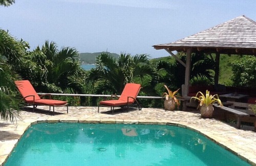 Falmouth Harbour Apartamento | Encantador escondite en el jardín con hermosas vistas sobre la bahía
