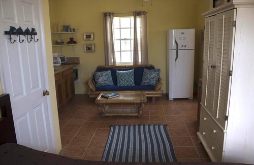 Cockburn Town Cabaña | Encantador, casa de campo frente a la playa tranquila