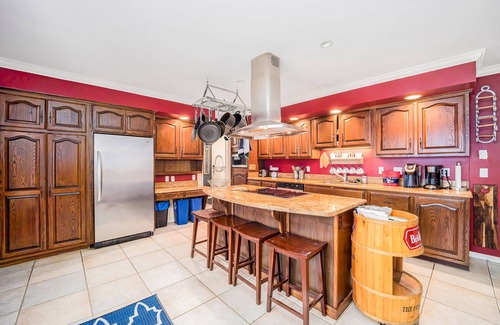 Birchwood Farms Casa | Delightful retreat near the lake - game room with foosball & pool tables