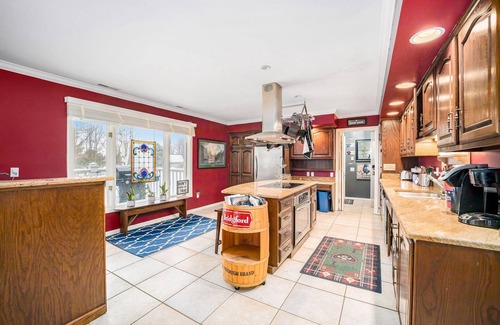 Birchwood Farms Casa | Delightful retreat near the lake - game room with foosball & pool tables