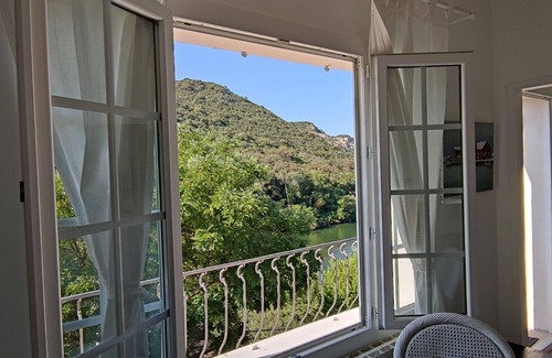 Collias Apartamento | Encantador apartamento junto al río con vistas al río, The Upper 2