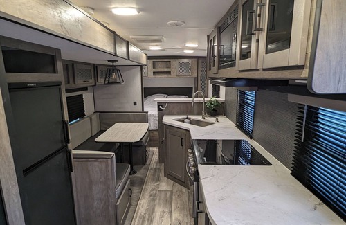 Palmdale Casa | Delightful RV with AC in Palmdale