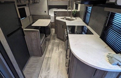 Palmdale Casa | Delightful RV with AC in Palmdale