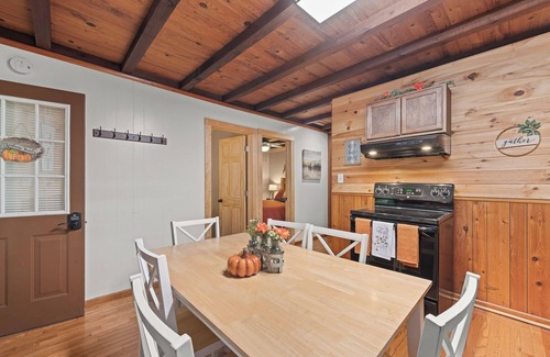 Rockbridge Cabina | Delightful secluded 3BR cabin/hot tub/fire pit/deck, in Hocking Hills