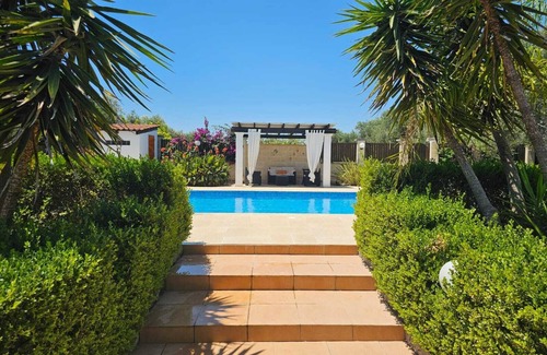 Oria Villa | Encantadora villa de campo con piscina privada en un hermoso jardín.