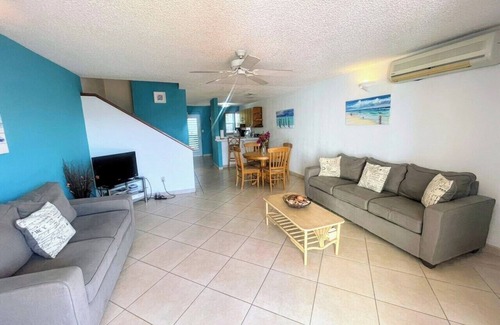 Jolly Harbour Villa | Delightful waterfront villa close to the beach