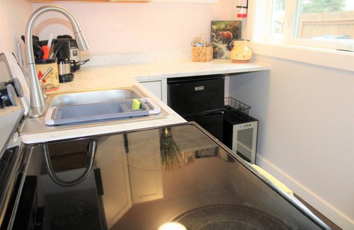 Northeast Anchorage Apartamento | Delightfully Modern Studio/Tiny House 💠 D《Car rental Avlble》