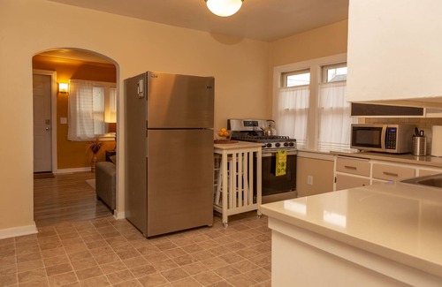 Grand Rapids Casa | Deliciosamente tranquilo y acogedor, en el medio de todas partes