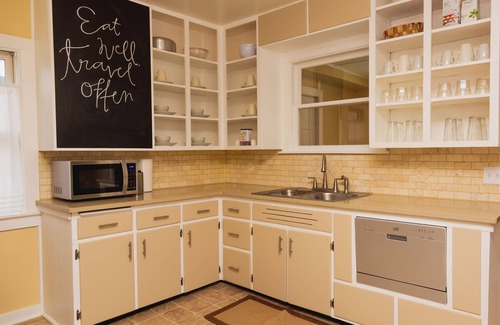Grand Rapids Casa | Deliciosamente tranquilo y acogedor, en el medio de todas partes